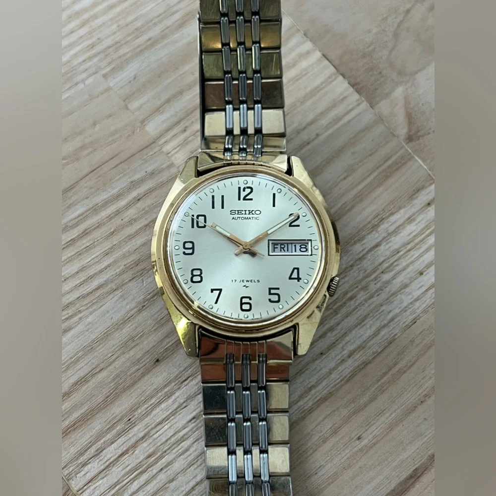 Seiko Automatic 17 Jewels Rare Vintage Men’s Watch Two-Tone Bracelet Gold Dial